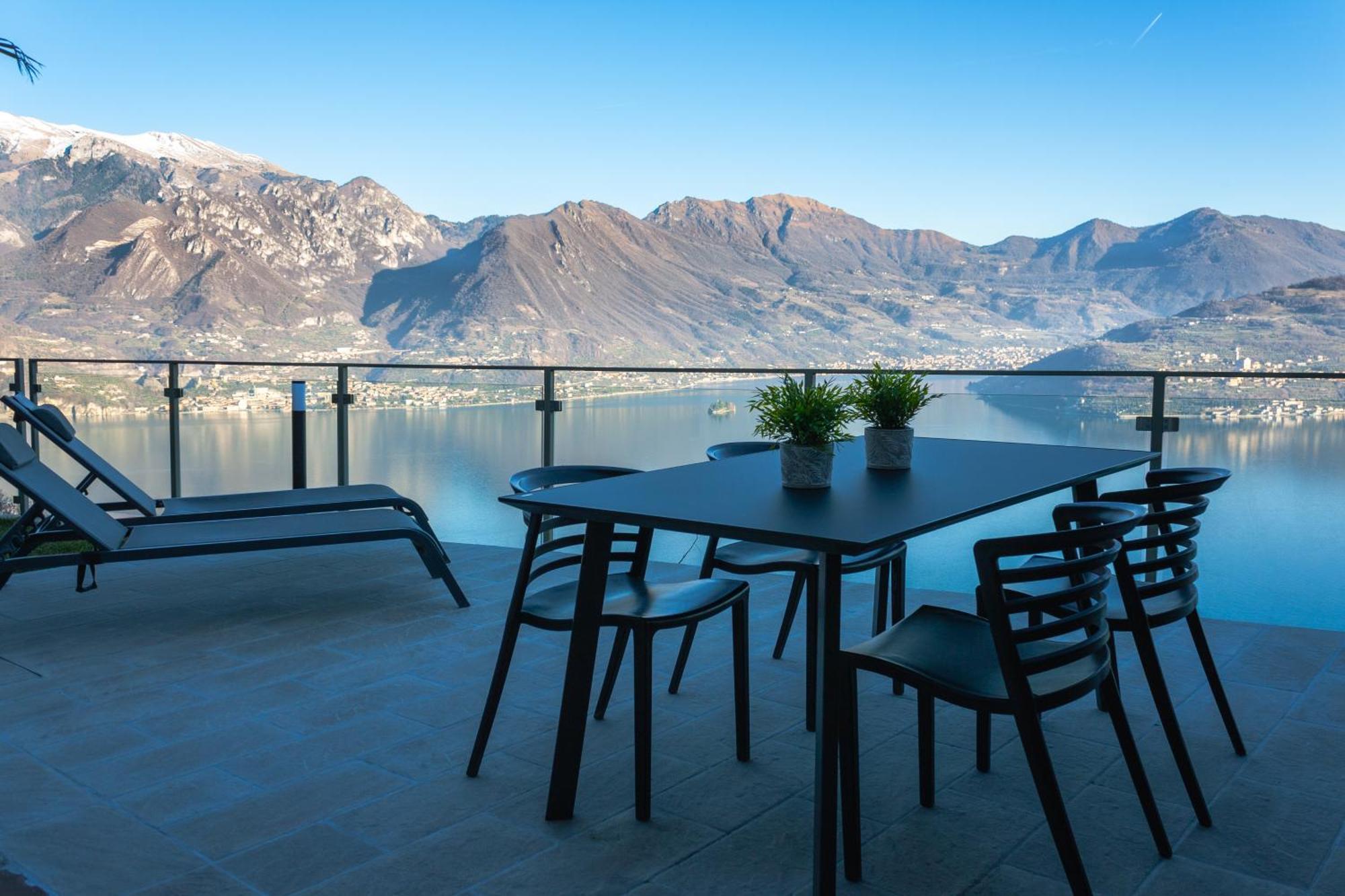 Mia Isola With Lake View, Garden And Swimming Pool Parzanica Eksteriør billede