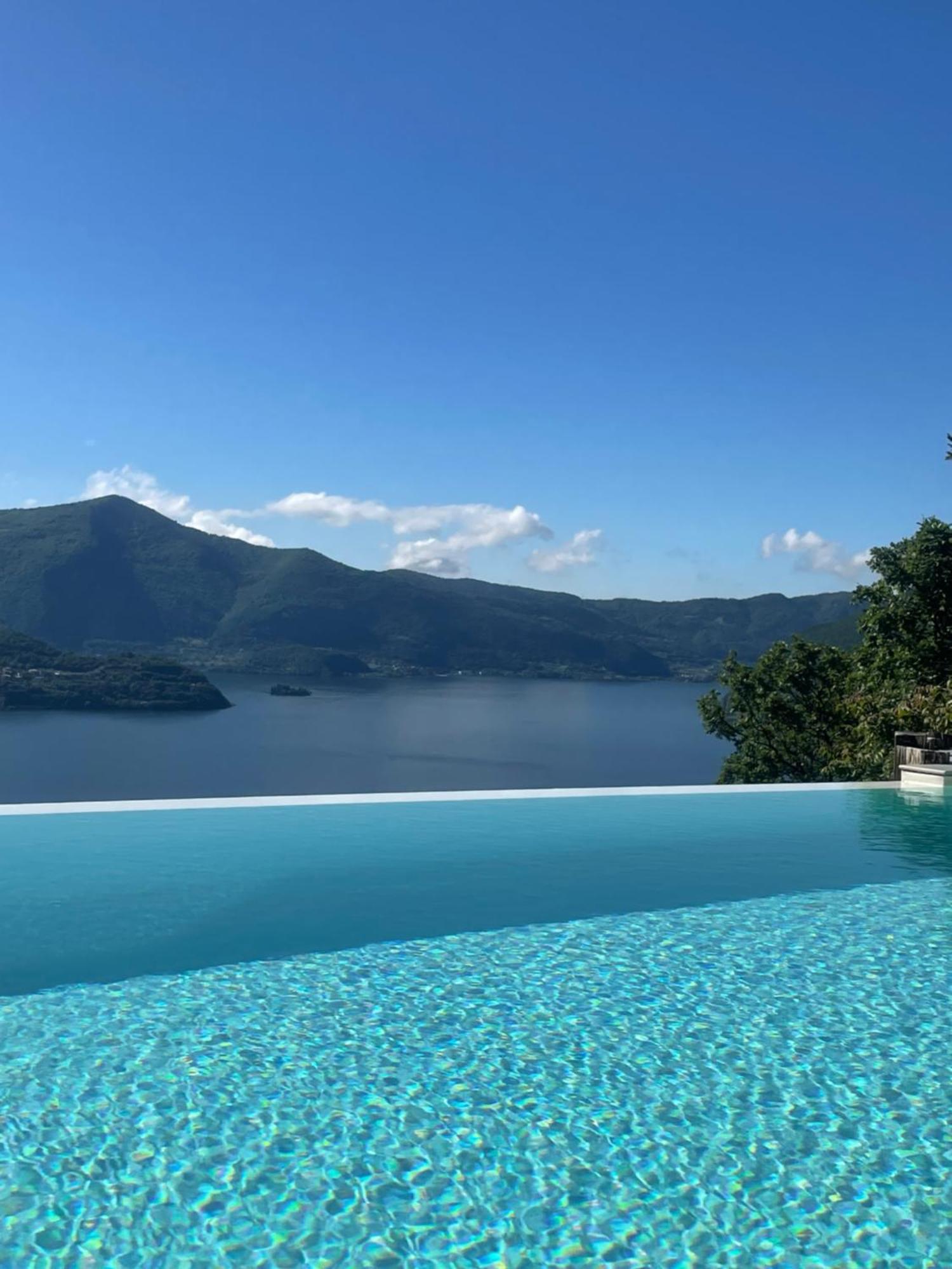 Mia Isola With Lake View, Garden And Swimming Pool Parzanica Eksteriør billede