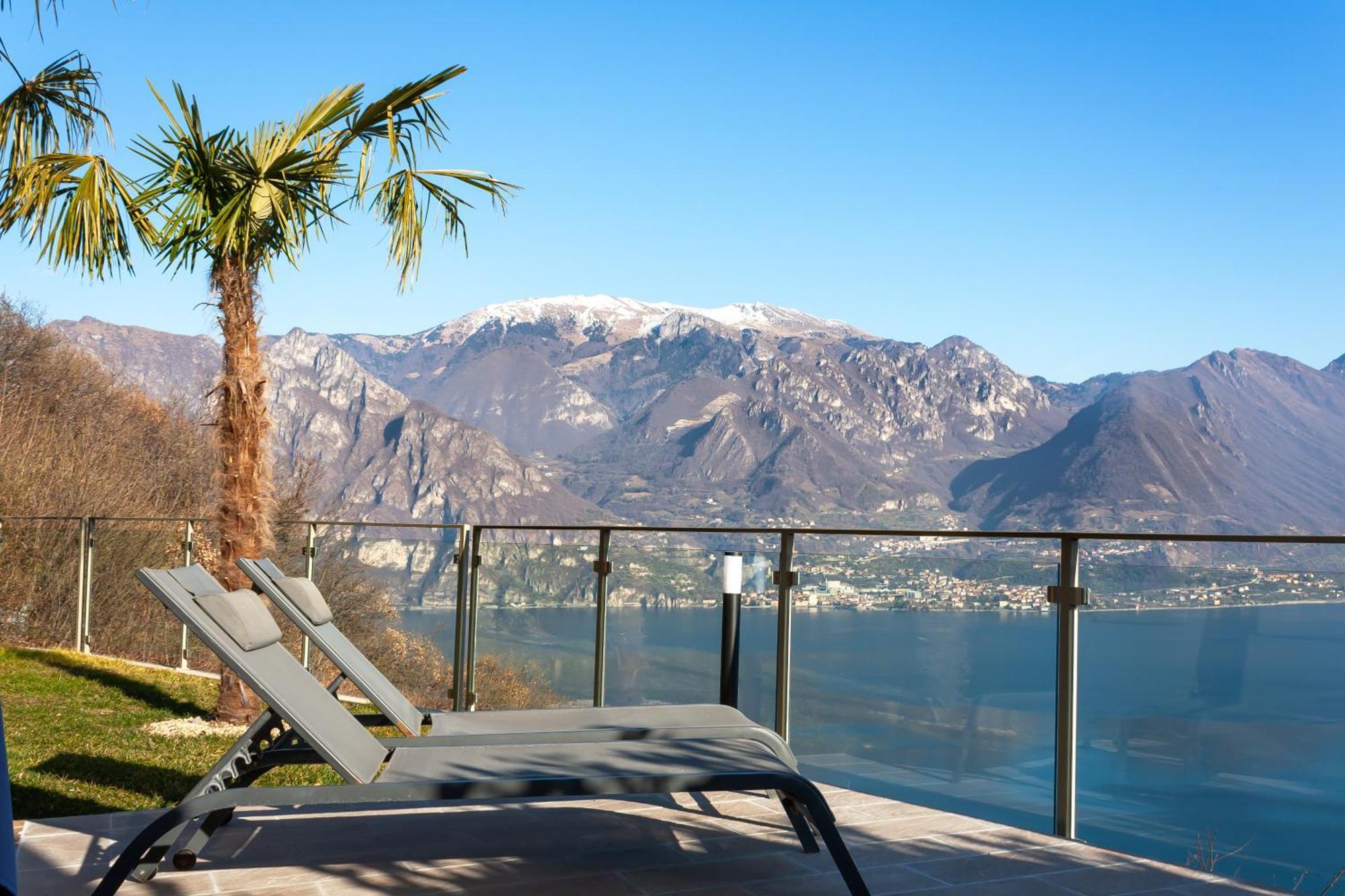 Mia Isola With Lake View, Garden And Swimming Pool Parzanica Eksteriør billede
