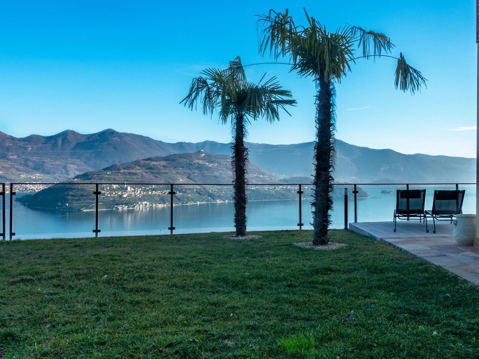 Mia Isola With Lake View, Garden And Swimming Pool Parzanica Eksteriør billede