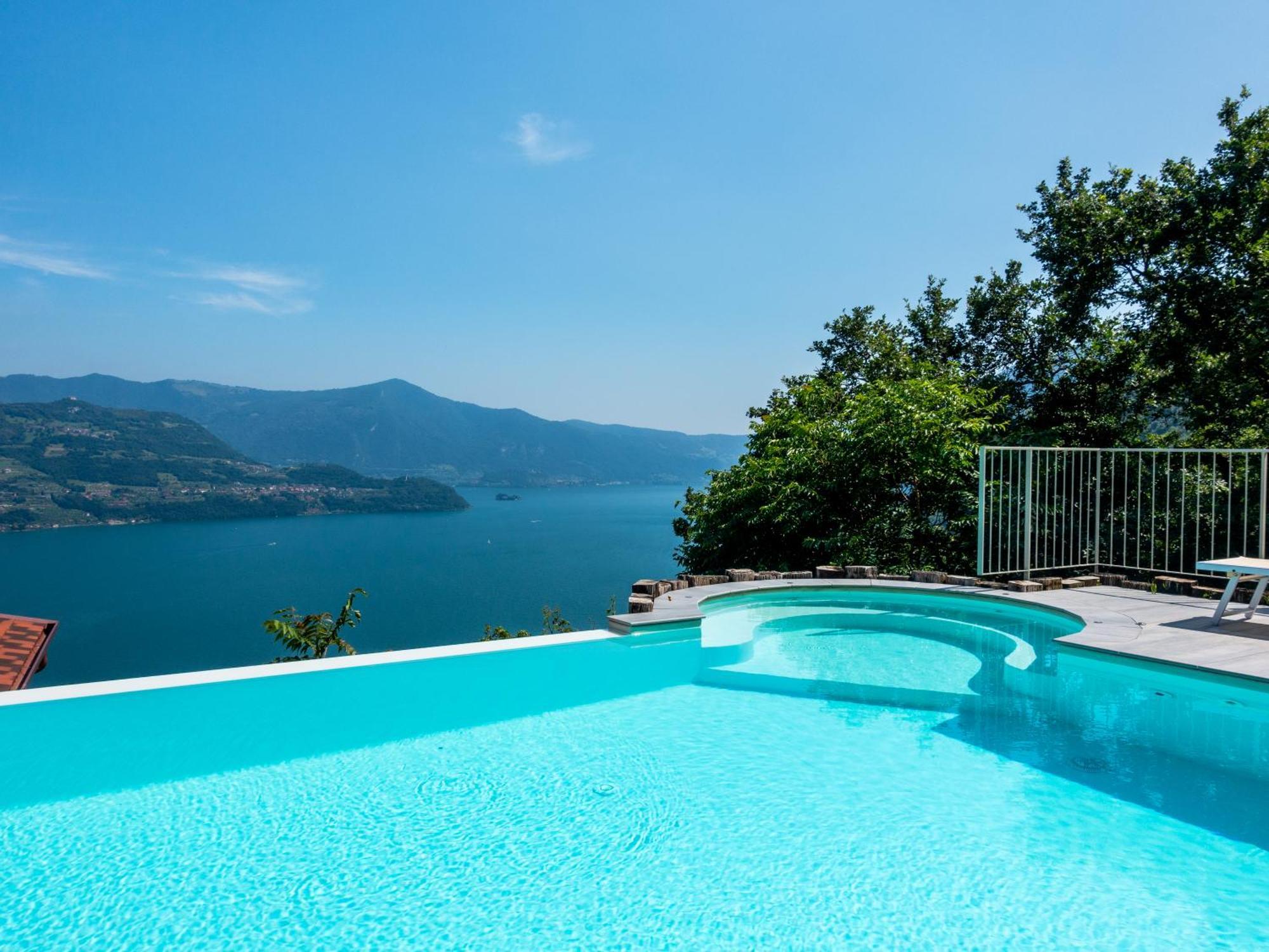 Mia Isola With Lake View, Garden And Swimming Pool Parzanica Eksteriør billede